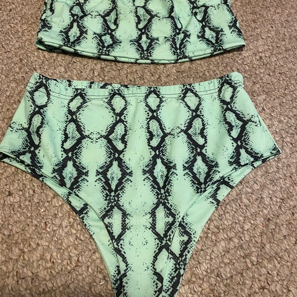 Swimsuit - Picture 2 of 5